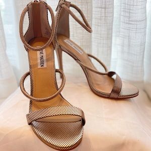 Steve Madden Clay woman’s metallic/rose gold heel